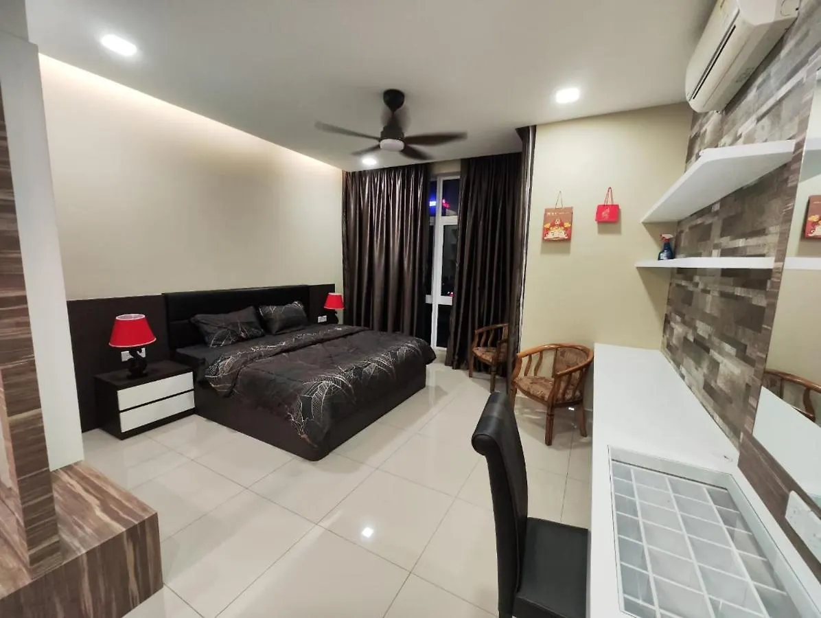 Twin Galaxy King Bed 2Pax With Netflix Nice City View Johor Bahru