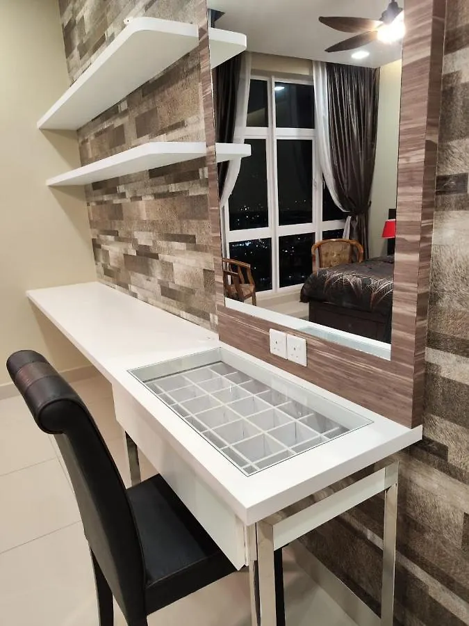 Twin Galaxy King Bed 2Pax With Netflix Nice City View Johor Bahru Malezya